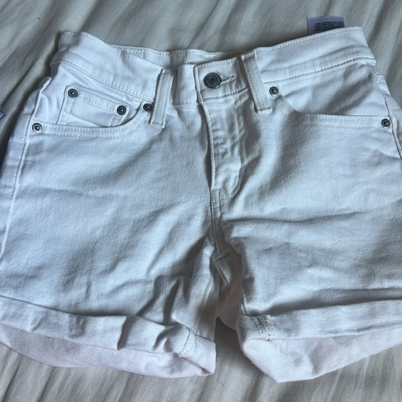 3 pairs of Levi’s denim shorts 💙🖤 - Picture 6 of 7